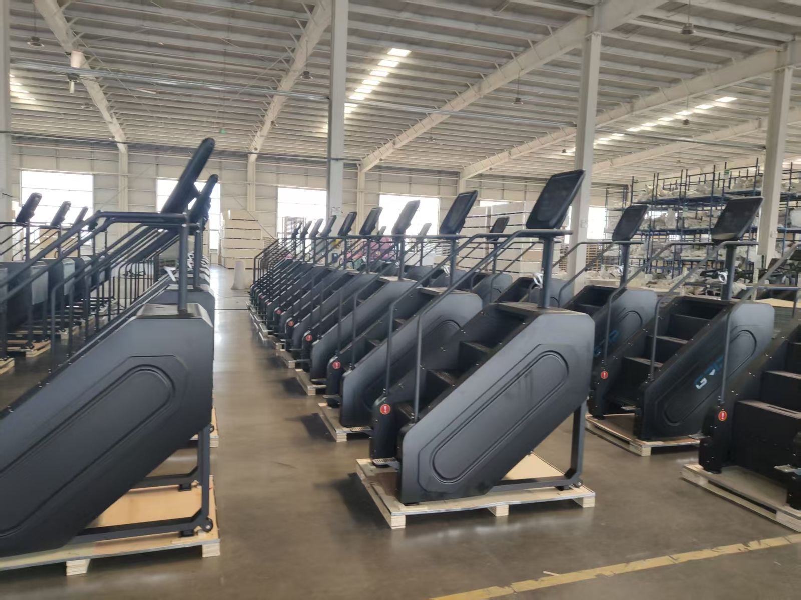 Yingdong precision manufacturing workshop — strength equipment assembly